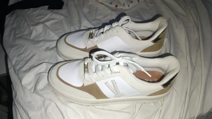 Estou vendendo este tênis 