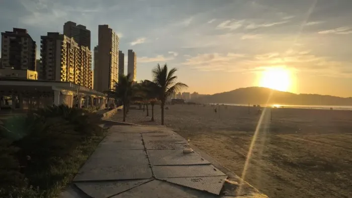 Guilhermina, Praia Grande, Pé na areia, garagem, vista do Mar dos cômodos, agende agora!