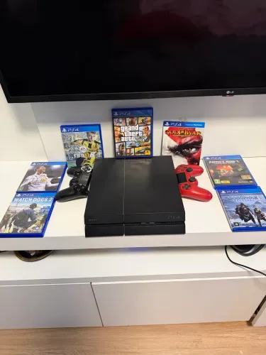 PlayStation 4 Fat + 2 controles + 7 jogos