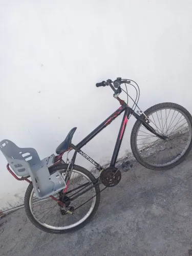 Bicicleta toda em ordem.