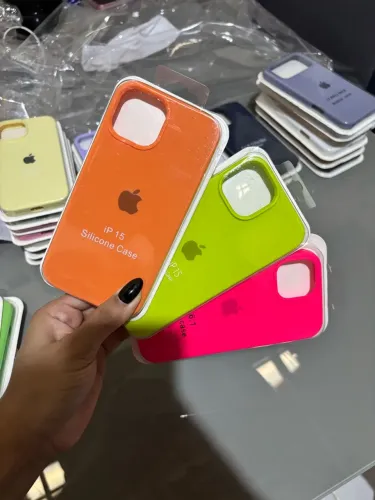 03 UNID. CASES ORIGINAIS IPHONE 15.