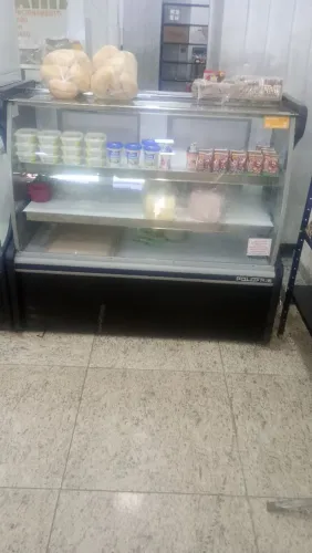 vende se um frizer balcão refrigerado