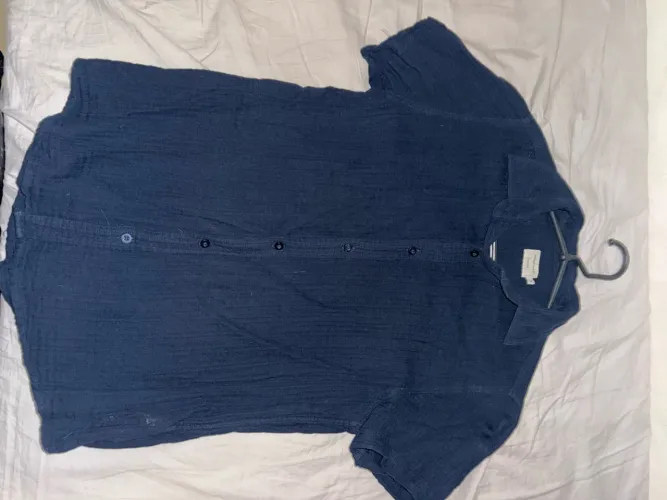 CAMISA AZUL EM ALGODÃO COM TEXTURA PLISSADA