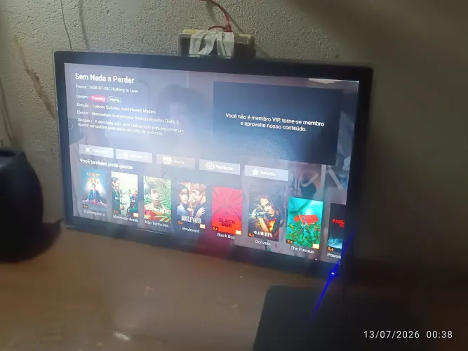 MONITOR 22" COM HDMI DUPLO E COM UMA PEQUENA MANCHA NA TELA