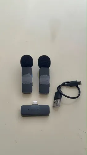 Microfone Boya By V2 Sem Fio 2.4g Lapela Compatível Com Dispositivos Ios Saída Lightning