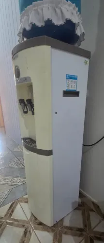 Bebedouro de coluna Esmaltec Gelágua