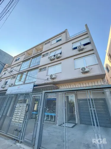 Apartamento mobiliado de 2 dormitórios à Venda na Av. Cairu