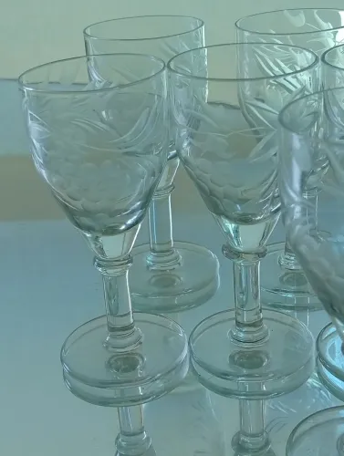 Conjunto com 8 Taças de Licor em Cristal Lapidado - Peças Clássicas e Impecáveis