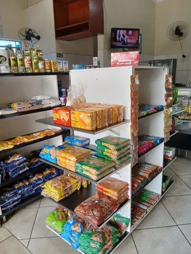PRATELEIRAS E GÔNDOLAS