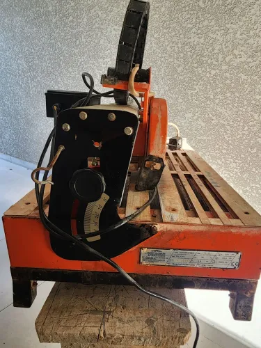 Vendo maquina elétrica de cortar ceramica