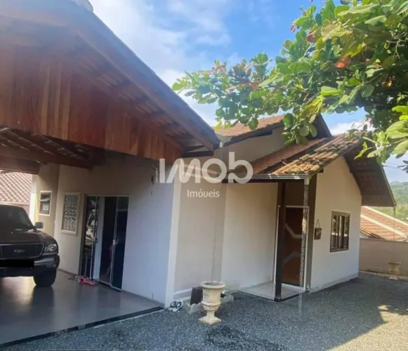 CASA COM 3 QUARTOS - SEMINARIO CORUPÁ