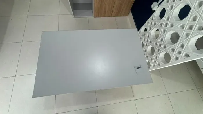 Mesa de Escritório em MDF Cinza - Excelente Estado