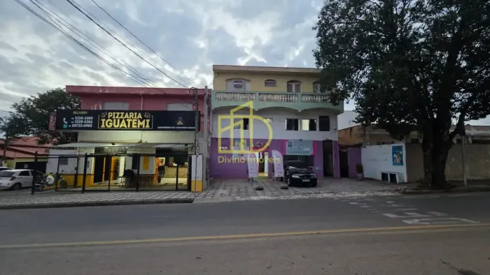 Casa de Sobreloja Ampla com 3 Dorms e Terraço Privativo Jardim Leocádia, Sorocaba/SP