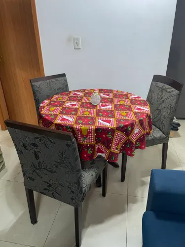 VENDO 3 cadeiras madeira pura