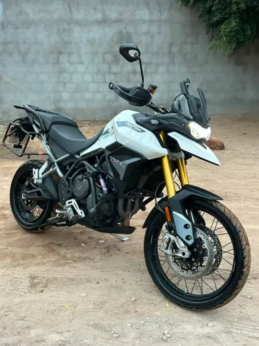 Tiger 900 finan veiculo único de se achar