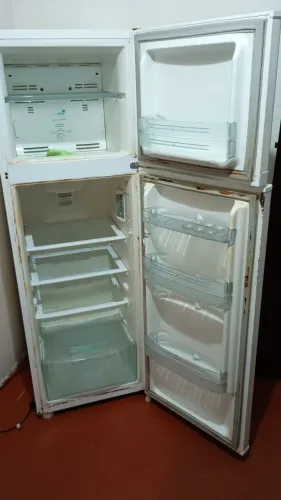 Vendo: Sofás, fogão, geladeira, microondas, máquina de lavar,