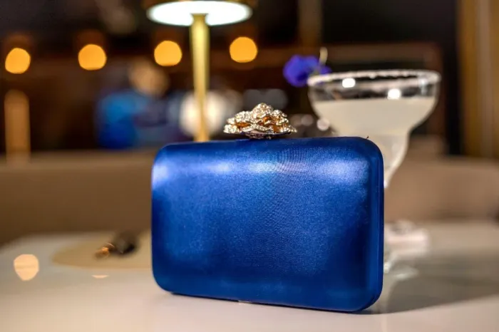 CLUTCH AZUL ROYAL