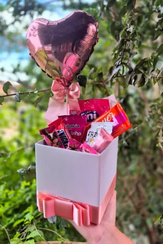 Cesta de Chocolates Completa com Balão - Presente Rosa