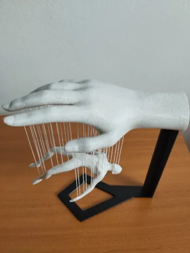Escultura Surrealista "O Controle" - Decoração Moderna 3D