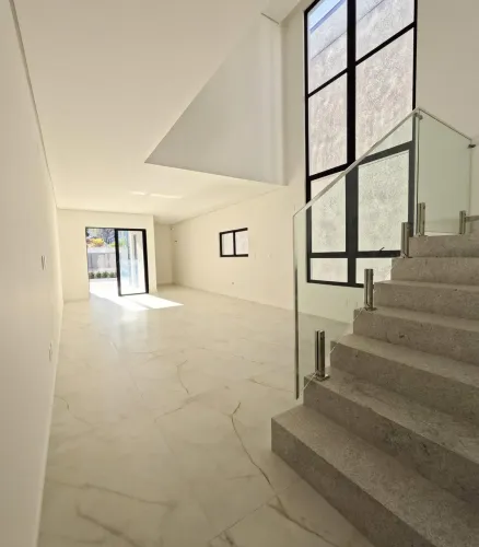 Casa - 3 dormitórios - 3 Suítes - localizado em Itajaí / Vila Operária REF: DW660075