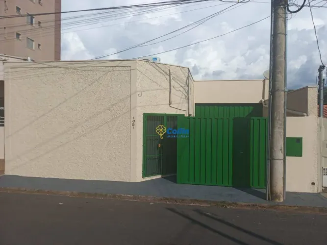 Galpão para alugar por R$ 4.000,00/mês - Bom Retiro - Uberaba/MG