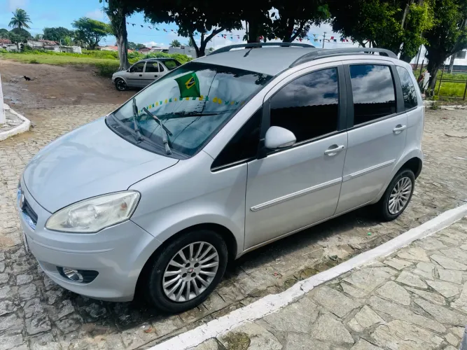 Fiat Idea Attractive 1.4 Fire Flex 8V 5P 2013