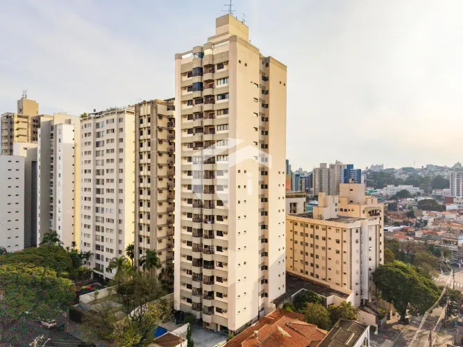 APARTAMENTO À VENDA NO CAMBUÍ TOTALMENTE REFORMADO E MOBILIADO.