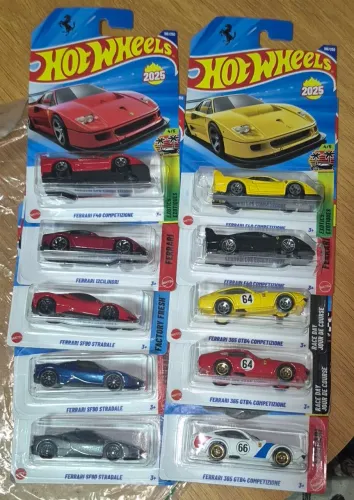 Hot Wheels Ferrari - pack 10 itens