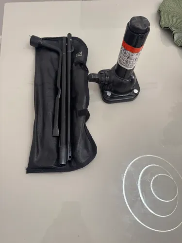 Kit completo macaco e ferramentas Hilux 
