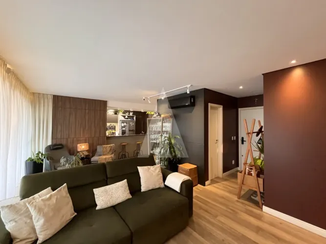 Apartamento mobiliado com 3 suítes no bairro Centro, 145,18 m².