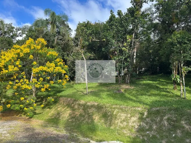 Terreno em condomínio fechado de campo na subida da serra de Campo Alegre, aceita parcelam