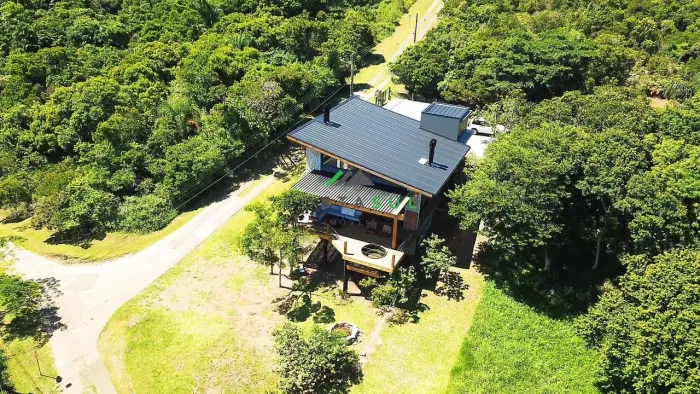 Casa Nova no Caminho do Rei com Vista para a Lagoa e Pôr do Sol