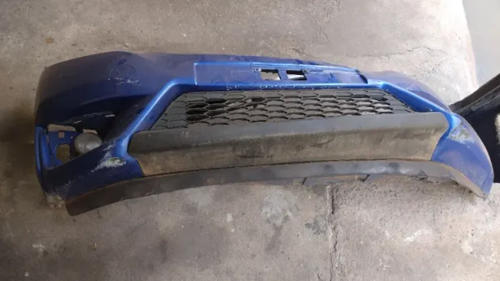 Para-choque Honda Fit completo, inclusive com faróis de milha, conforme fotos