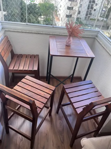 Mesa + 3 bancos altos Tok Stok madeira (linha garden)