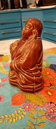 Estatueta Buda em cerâmica