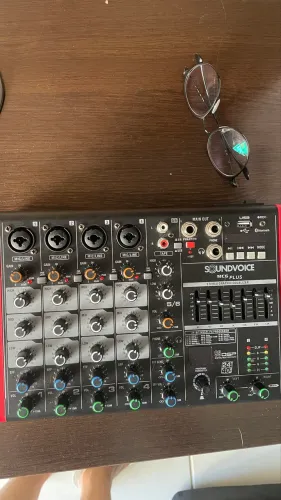 mesa de som SOUNDVOICE