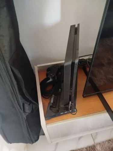 Vendo Ps4 1T + Volante G29 Logitech + jogos. Passo cartão e divido com taxa da maquininha.