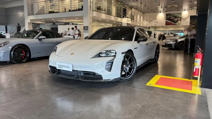 Porsche Taycan GTS (elétrico) 2022