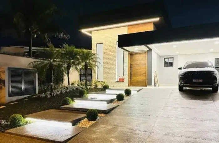 Casa Alto Padrão com 4 Suítes e Piscina no Condomínio Morada da Praia.