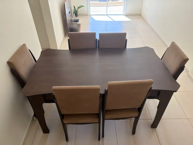 Mesa de jantar com 6 cadeiras