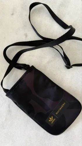 Bolsa colab Adidas e Marimekko