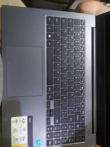 TECLADO +BASE NOTEBOOK SAMSUNG NP550XDA 
