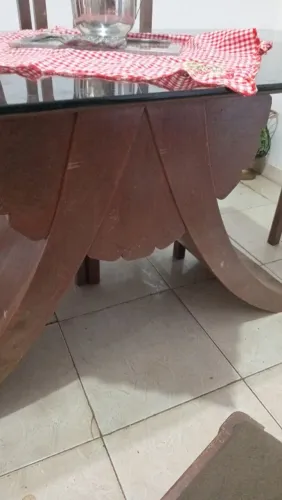 Mesa com 4 cadeiras