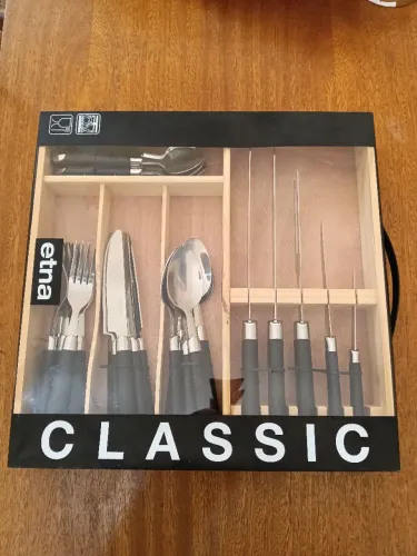 Jogo de talheres e churrasco Etna Classic com organizador de talheres.