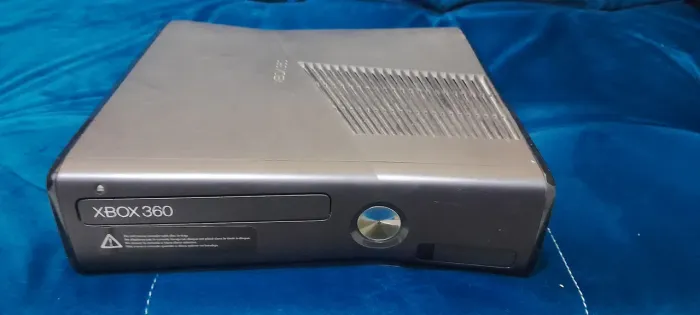 Xbox 360 Slim com erro 0100 + fonte bivolt