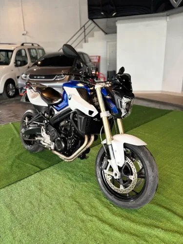 BMW F800r 2015 com apenas 9mil km rodados 