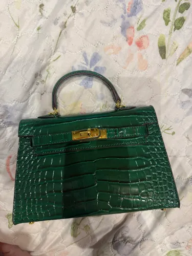 Bolsa mini kelly verde com ferragens douradas nova de perfeita qualidade