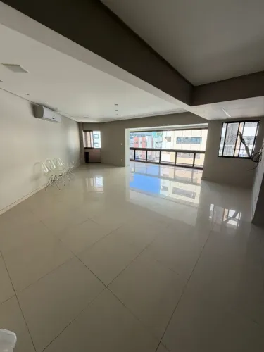 Apartamento 230m² na Ponta Verde | 4 Quartos | 1ª Quadra da Praia