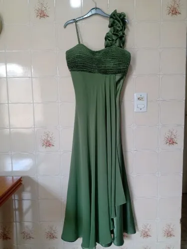 Vendo vestido de festa número 40 longo,ótimo estado.
