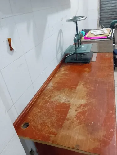 Mesa de madeira para produção 